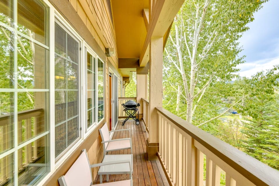 Condo w/ Mtn View < 1 Mi to Steamboat Resort! Apartment in Steamboat Springs