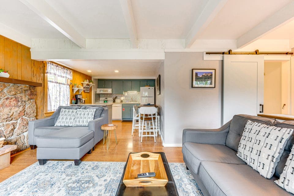 Estes Park Condo w/ Deck & Views ~ 3 Miles to RMNP Apartment in Estes Park
