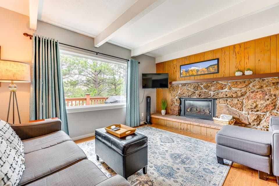 Estes Park Condo w/ Deck & Views ~ 3 Miles to RMNP Apartment in Estes Park