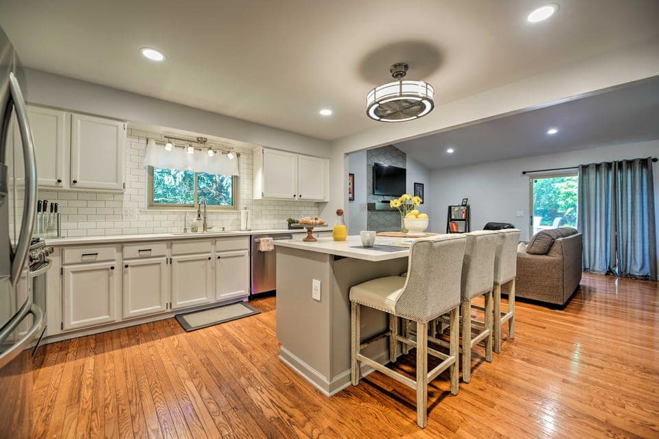 < 2 Mi to the Big House: Family-Friendly Home! House in Ann Arbor
