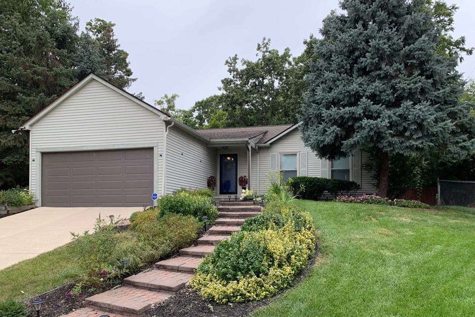 < 2 Mi to the Big House: Family-Friendly Home! House in Ann Arbor