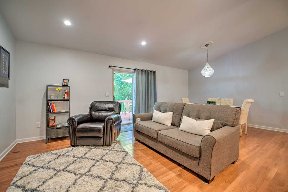 < 2 Mi to the Big House: Family-Friendly Home! House in Ann Arbor