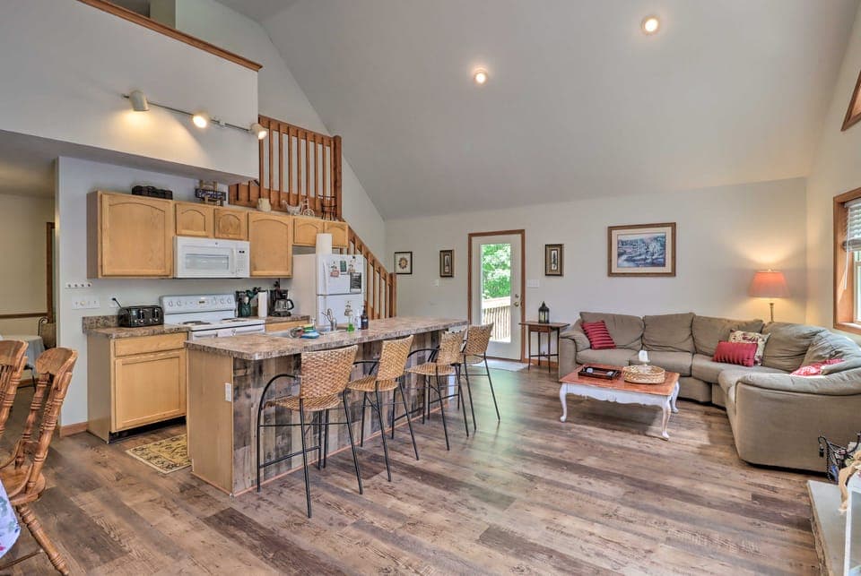 Deck, Hot Tub & Game Room: Lake Harmony Home House in Hickory Run State Park