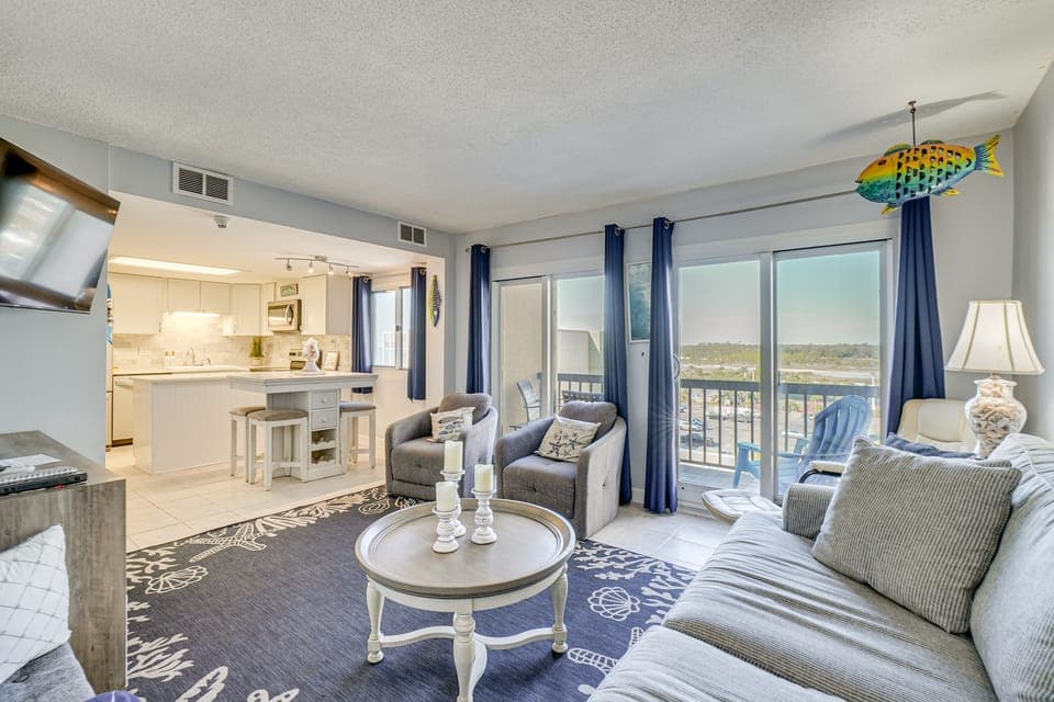 Steps to Shore! PCB Resort Condo w/ Balcony Apartment in Sunnyside
