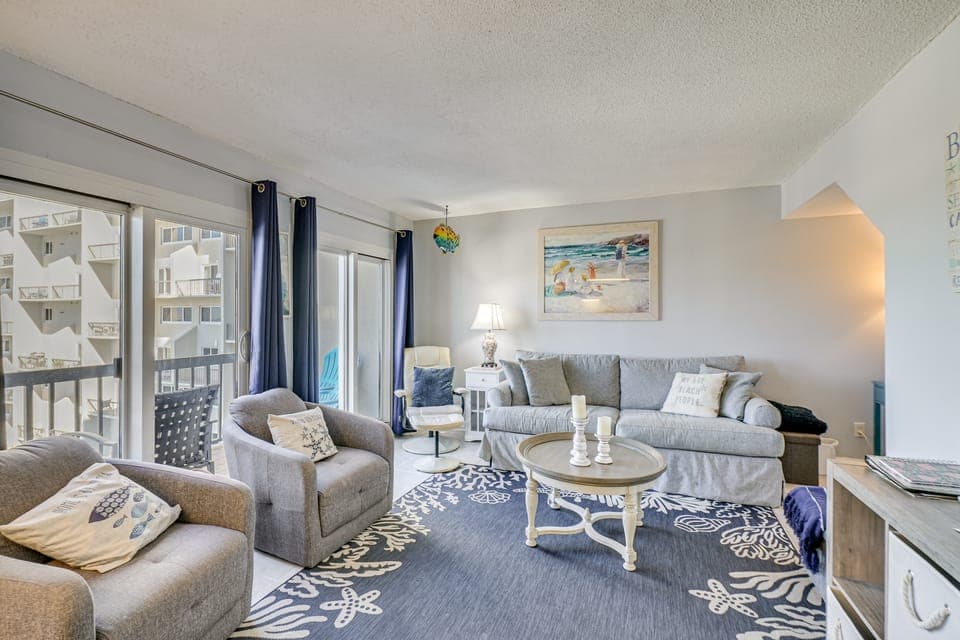 Steps to Shore! PCB Resort Condo w/ Balcony Apartment in Sunnyside
