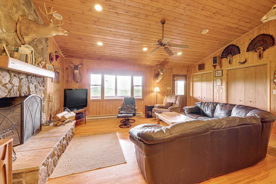 Fish, Hike, Hunt: Secluded Cabin in Doe Hill! House in Shenandoah Valley