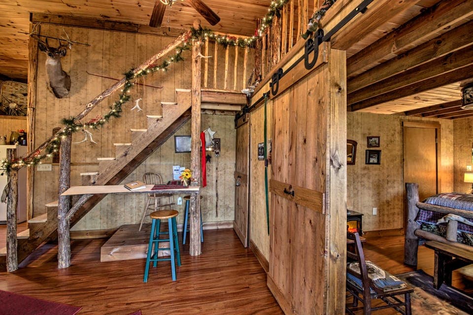 'The Bovard Lodge' Rustic Cabin Near Ohio River! House in Indiana