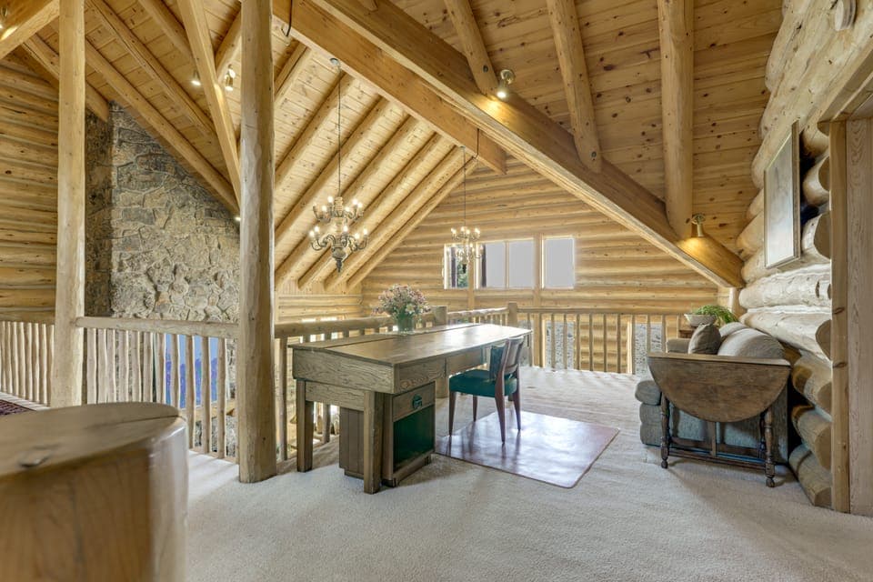 Hot Tub & Views! 8,000-Sq-Ft Glenwood Springs Gem House in Colorado