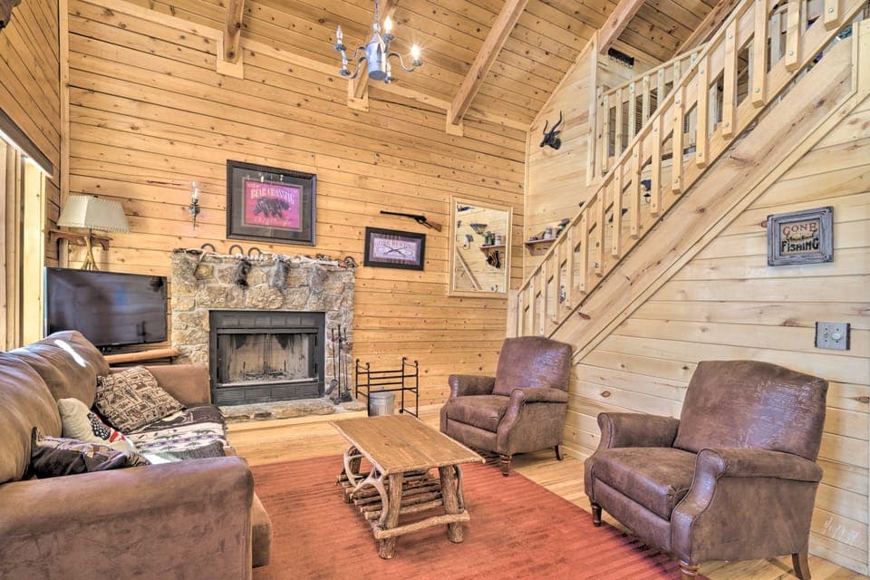 Log Cabin w/ Mountain Views ~ 30 Mi to Pikes Peak! House in Colorado