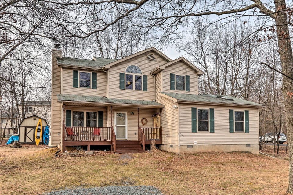 Walk to Pool & Lake: Albrightsville Vacation Home! House in Tunkhannock Township