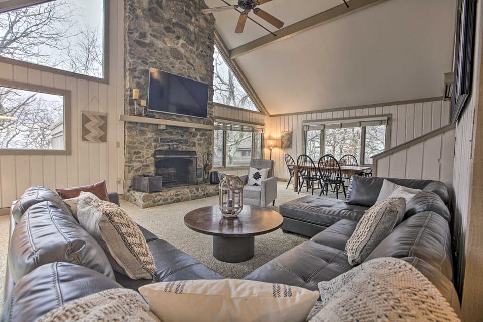 Mountaintop Wintergreen Resort Home w/ Deck, Views House in Massies Mill