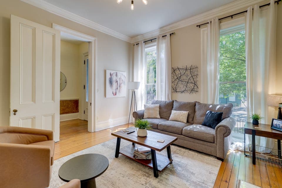 Walkable, Modern! Old Louisville Victorian w/ Yard House in Louisville