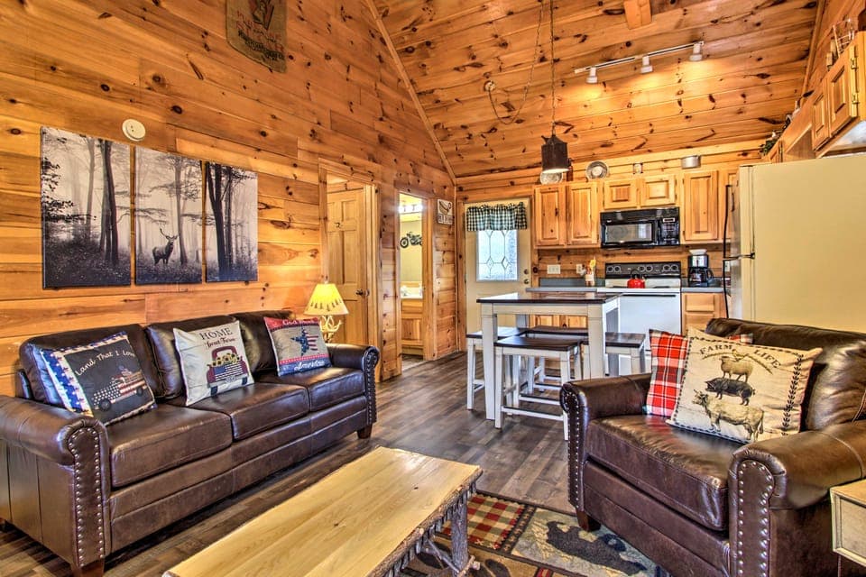 Pigeon Forge Cabin w/ Hot Tub & Mountain Views! House in Pigeon Forge