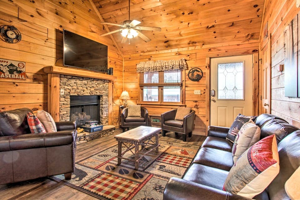 Pigeon Forge Cabin w/ Hot Tub & Mountain Views! House in Pigeon Forge