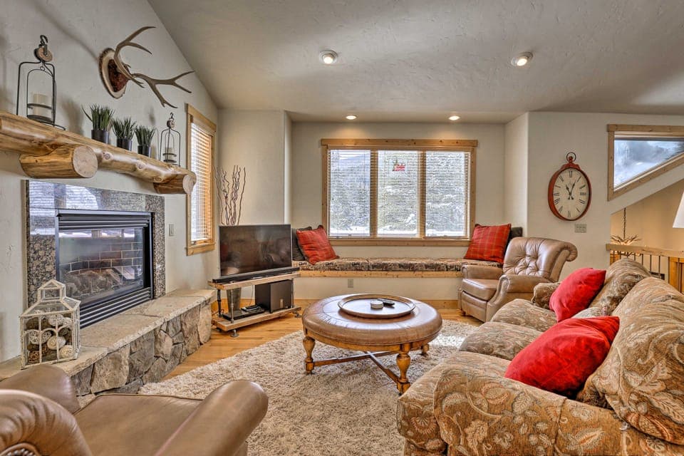 5 Mi to Ski Resort: Breck Home w/ Hot Tub! House in Blue River