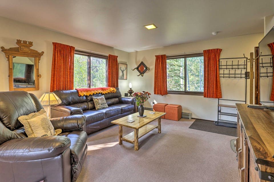 Walk to Town: Updated Frisco Cabin w/ 2 Decks! House in Frisco