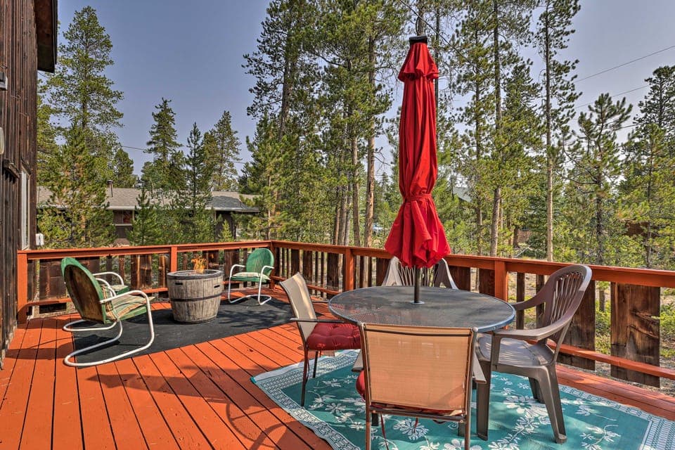 Walk to Town: Updated Frisco Cabin w/ 2 Decks! House in Frisco
