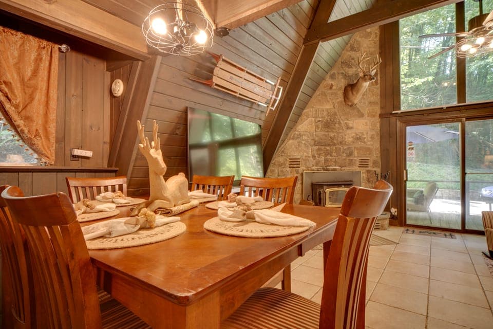 'Snuggle Inn' in the Heart of Chalet Village! House in Gatlinburg