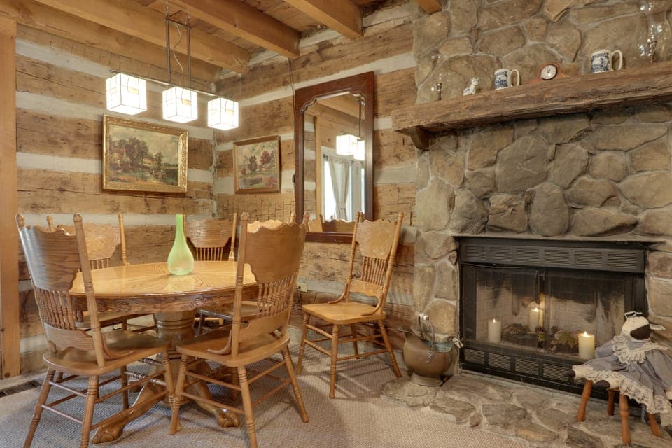 Outdoorsmen’s Paradise on the Little River Apartment in Townsend