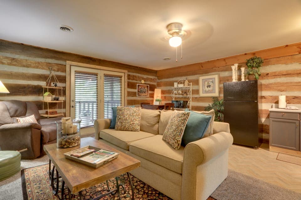 Riverfront Couple's Retreat in Smoky Mountains! Apartment in Townsend