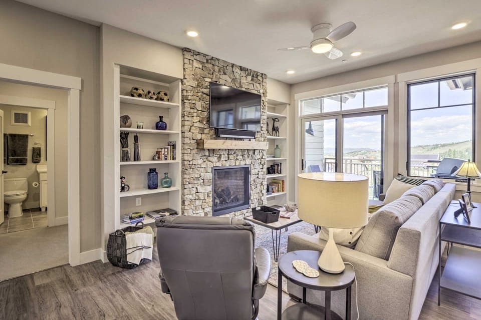 Winter Park Condo w/ Fireplace - 4 Mi to Slopes! Apartment in Fraser