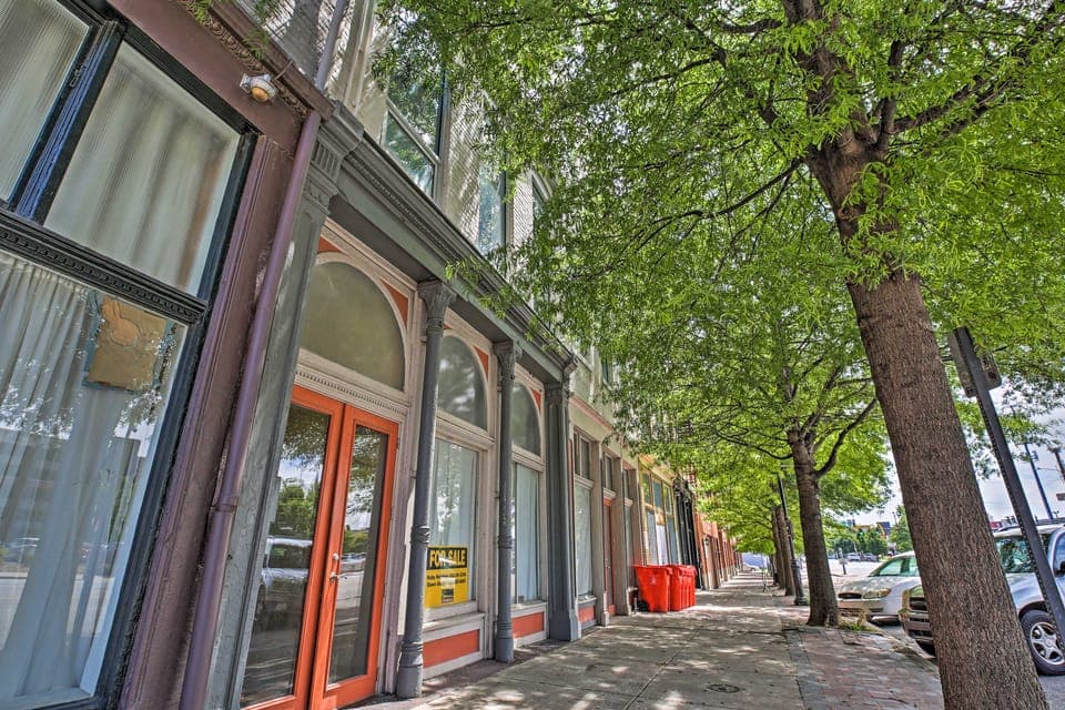 Walk to Dtwn Distilleries: Nulu Art District Loft Apartment in Louisville