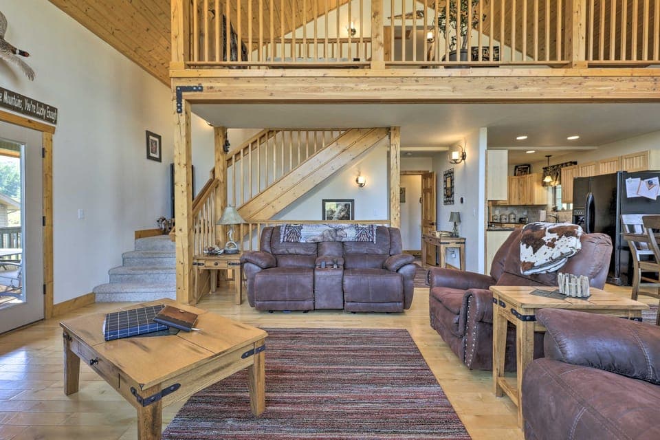 Deck, Bar & Mtn Views: Grand Granby Retreat! House in Granby