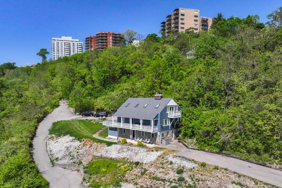 Wooded Apt w/ River Views, 3 Mi to Dtwn Cincinnati Apartment in Cincinnati