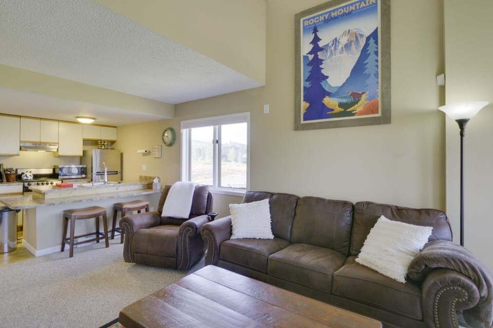 Walk to Ski Lifts: Mtn-View Granby Retreat! Apartment in Granby