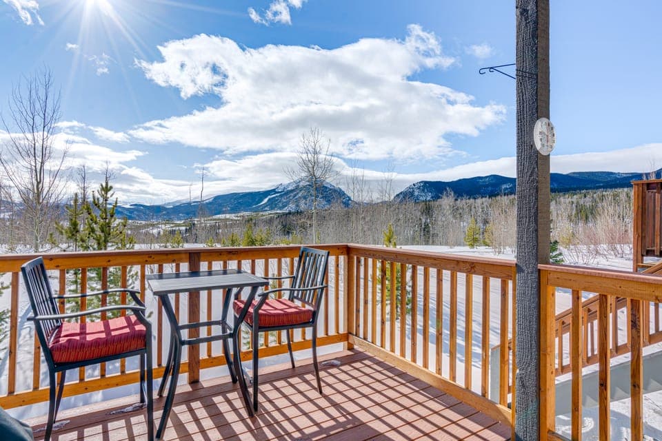 8 Mi to Keystone: Mtn-View Ski Retreat! Apartment in Wildernest