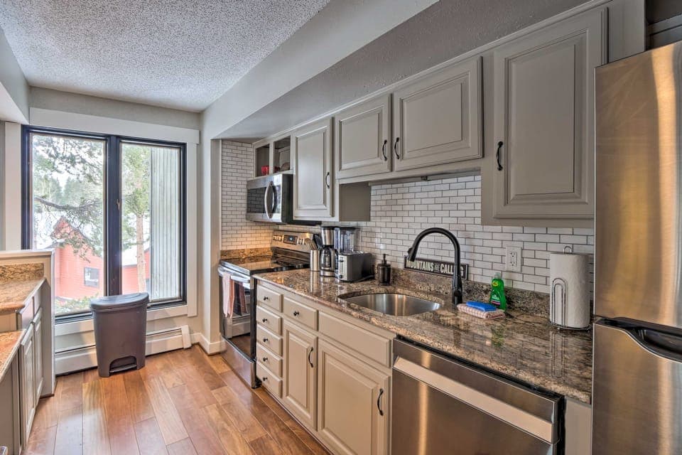 < 1 Mi to Peak 8: Ski Condo in Breck w/ Mtn Views Apartment in Breckenridge