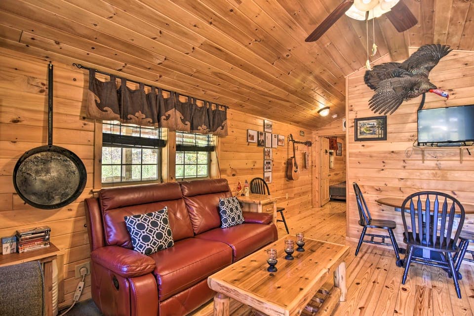 Parsons ‘Semper Fi’ Cabin w/ Fire Pit! House in Shenandoah Valley