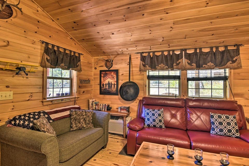 Parsons ‘Semper Fi’ Cabin w/ Fire Pit! House in Shenandoah Valley