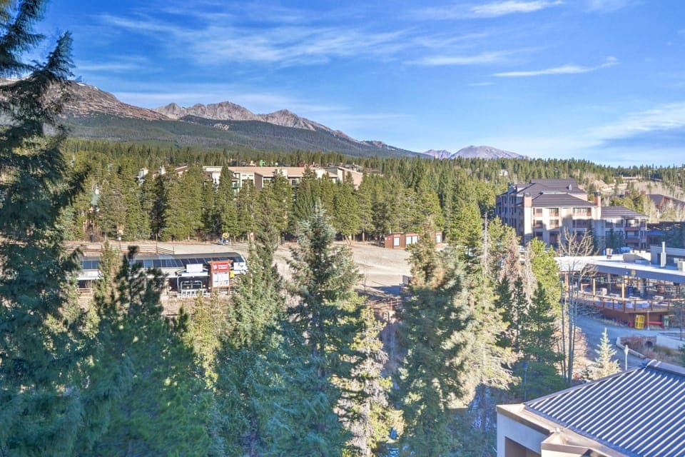 Walk to Ski Lift: Mtn-View Condo in Breckenridge Apartment in Breckenridge