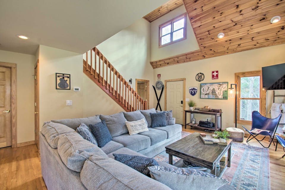 Wintergreen Resort Cabin: Near the Slopes! House in Nelson County