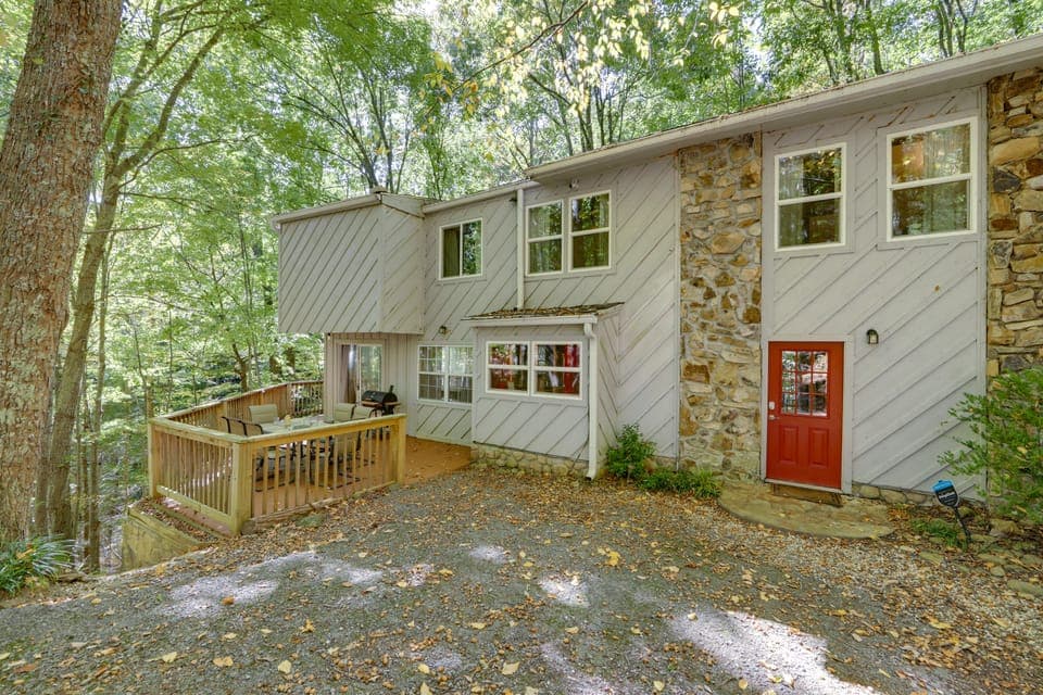 Hot Tub & Game Room: Gatlinburg Golf Getaway! House in Pittman Center