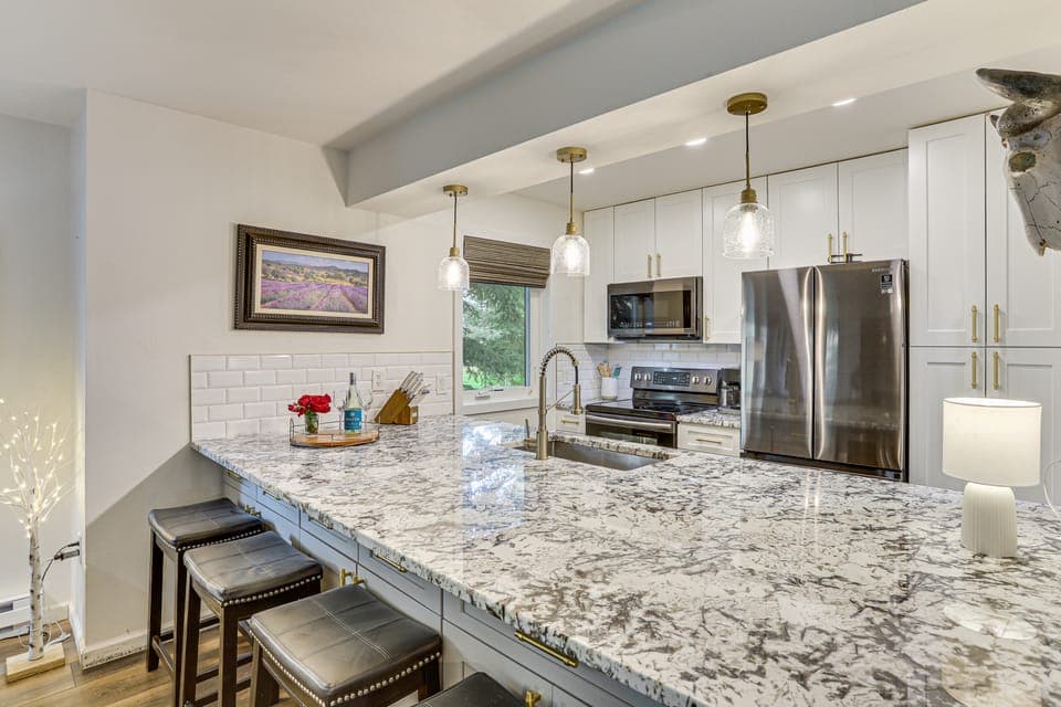 Hike, Ski & Golf: Fully Renovated Edwards Townhome Apartment in Edwards