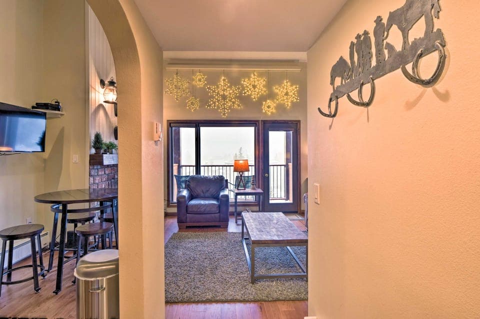 At Base of Peak 9! Unit w/ Hot Tub in Breckenridge Apartment in Breckenridge