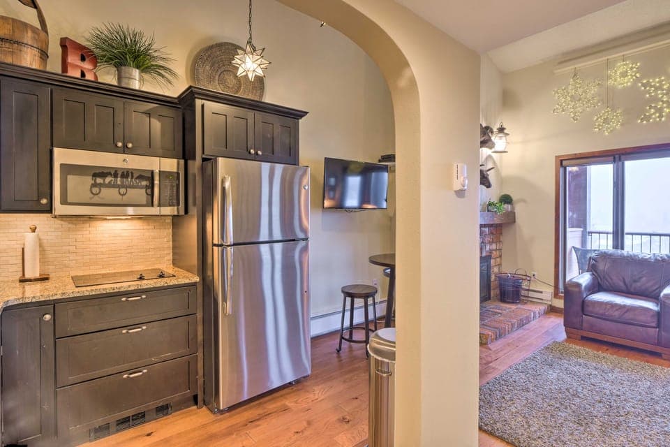 At Base of Peak 9! Unit w/ Hot Tub in Breckenridge Apartment in Breckenridge