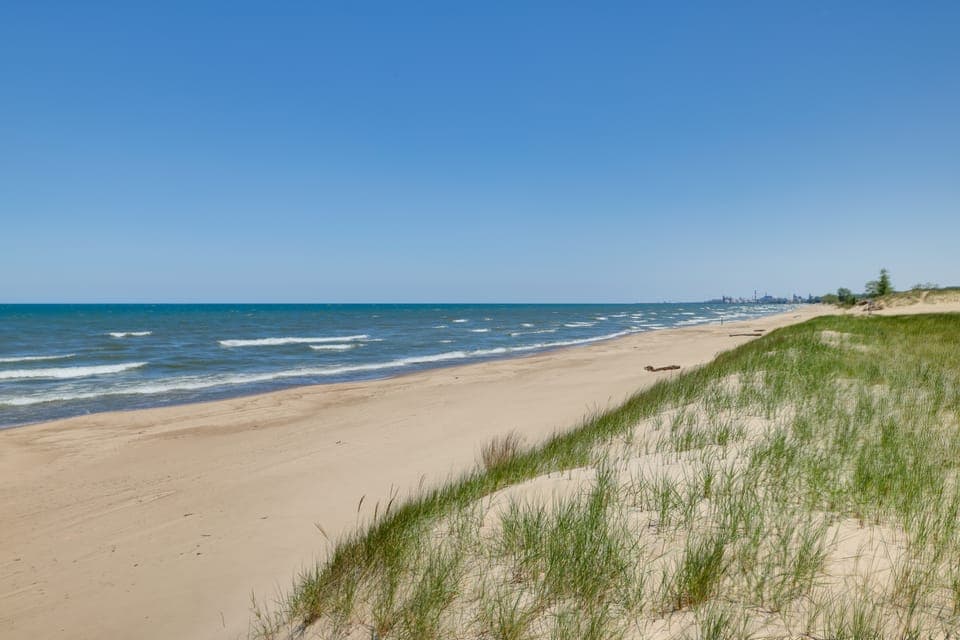 1 Mi to Indiana Dunes Nat'l Park: Home w/ Patio! House in Gary