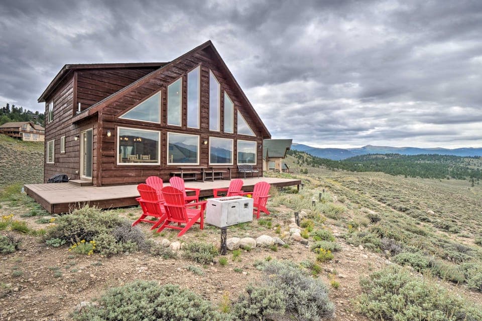 Breathtaking Views: Twin Lakes Retreat w/ Deck House in Colorado
