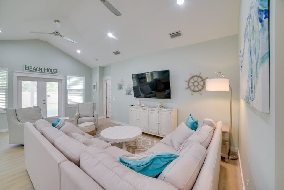 West End Home w/ Yard < 1 Mi to Beach Access! House in Sunnyside