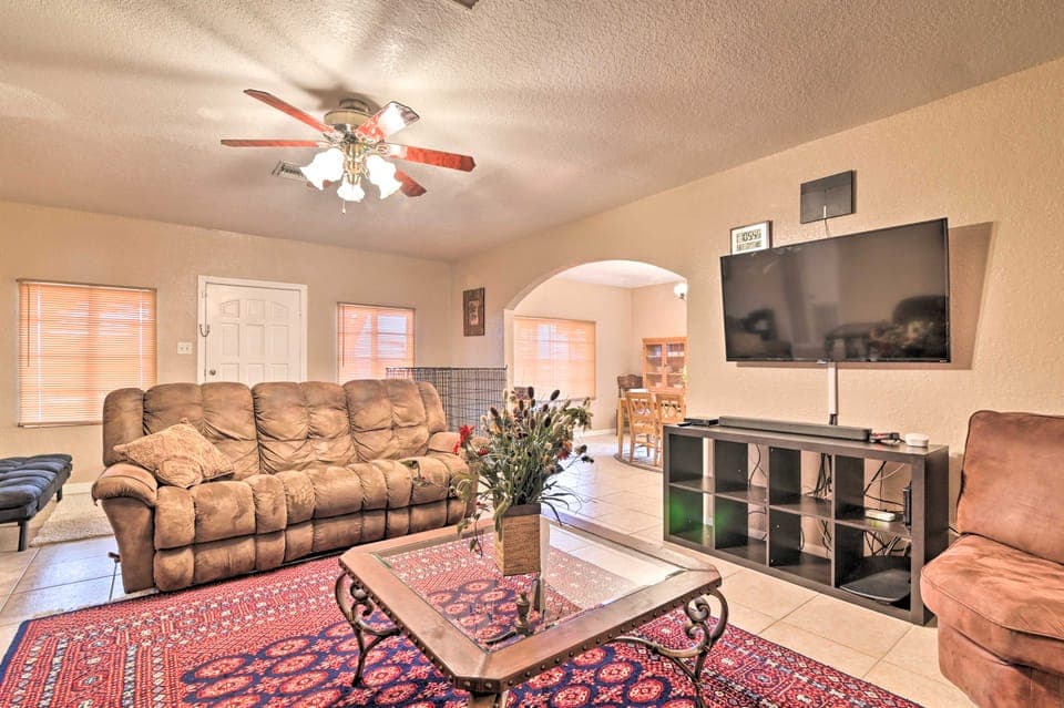 Lake Views & Private Porch: Auburndale Family Home House in Auburndale
