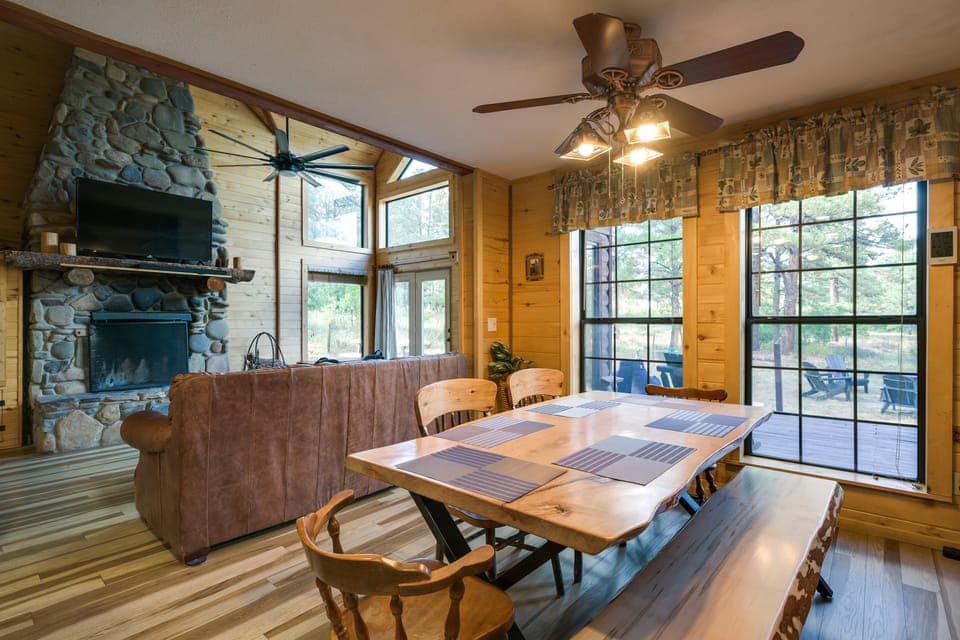 Spacious & Quiet Pagosa Springs Cabin w/ Deck! House in Colorado