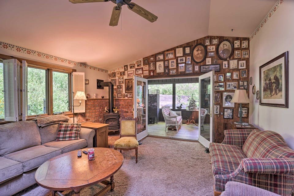 Serene Lodi Escape w/ Deck: Boat, Hike & Sip! House in Seneca Lake