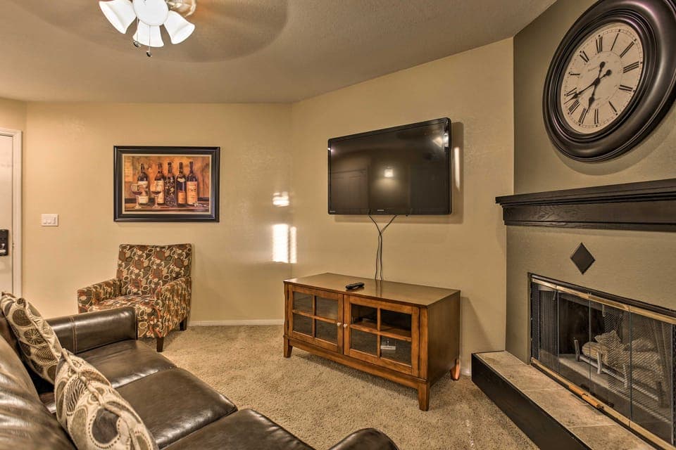 Greenwood Village Condo w/ Pool Access! Apartment in Greenwood Village