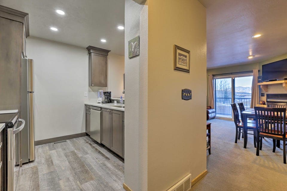Walk to Main Street: Frisco Townhome w/ Decks Apartment in Frisco