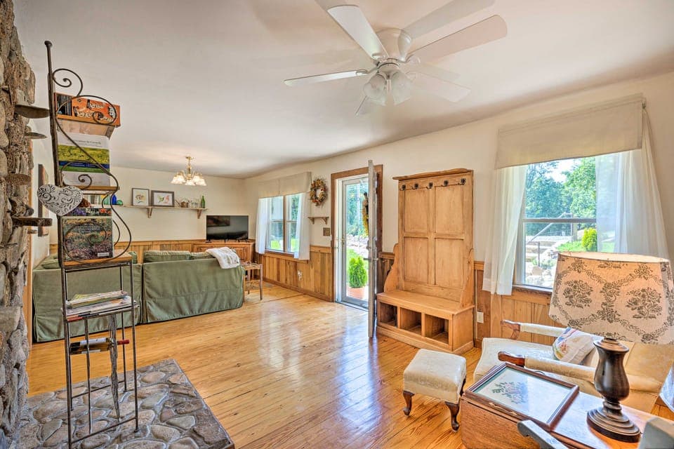 Charming Cottage < 10 Mi to Wineries & Skiing! Cottage in Massies Mill