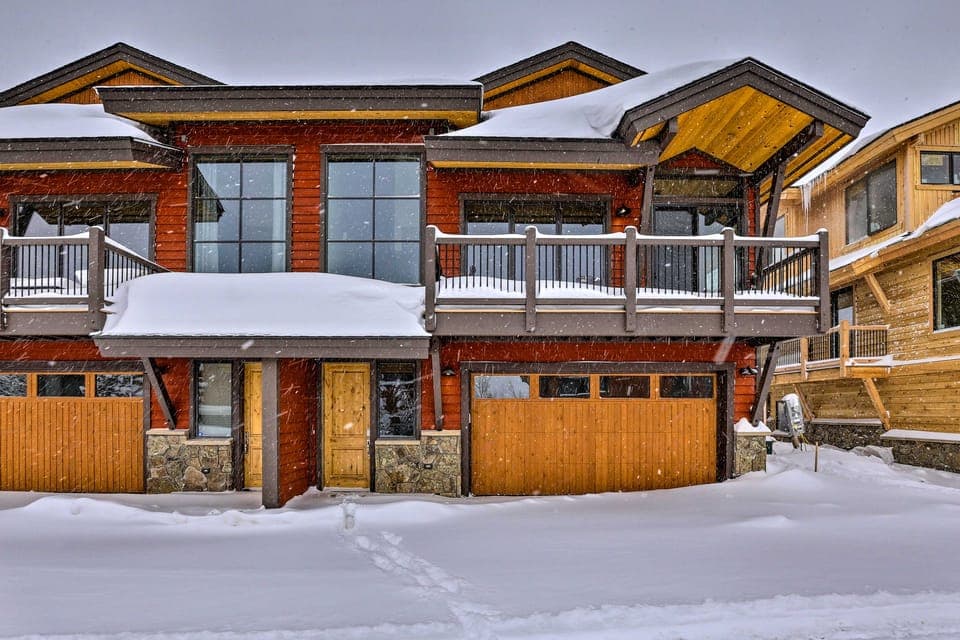 Relax Fireside: Silverthorne Home 11 Mi to Skiing! Apartment in Wildernest