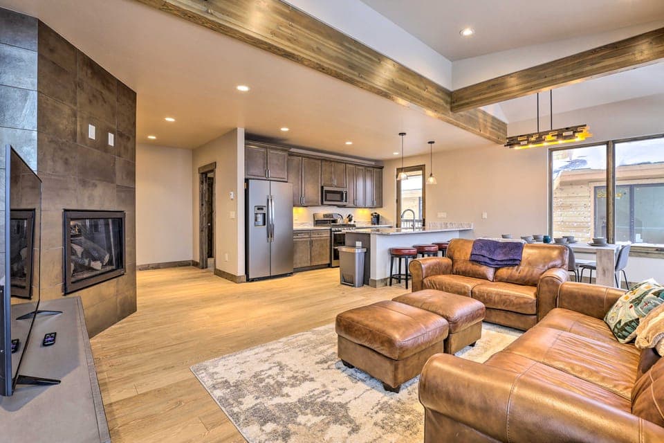 Relax Fireside: Silverthorne Home 11 Mi to Skiing! Apartment in Wildernest